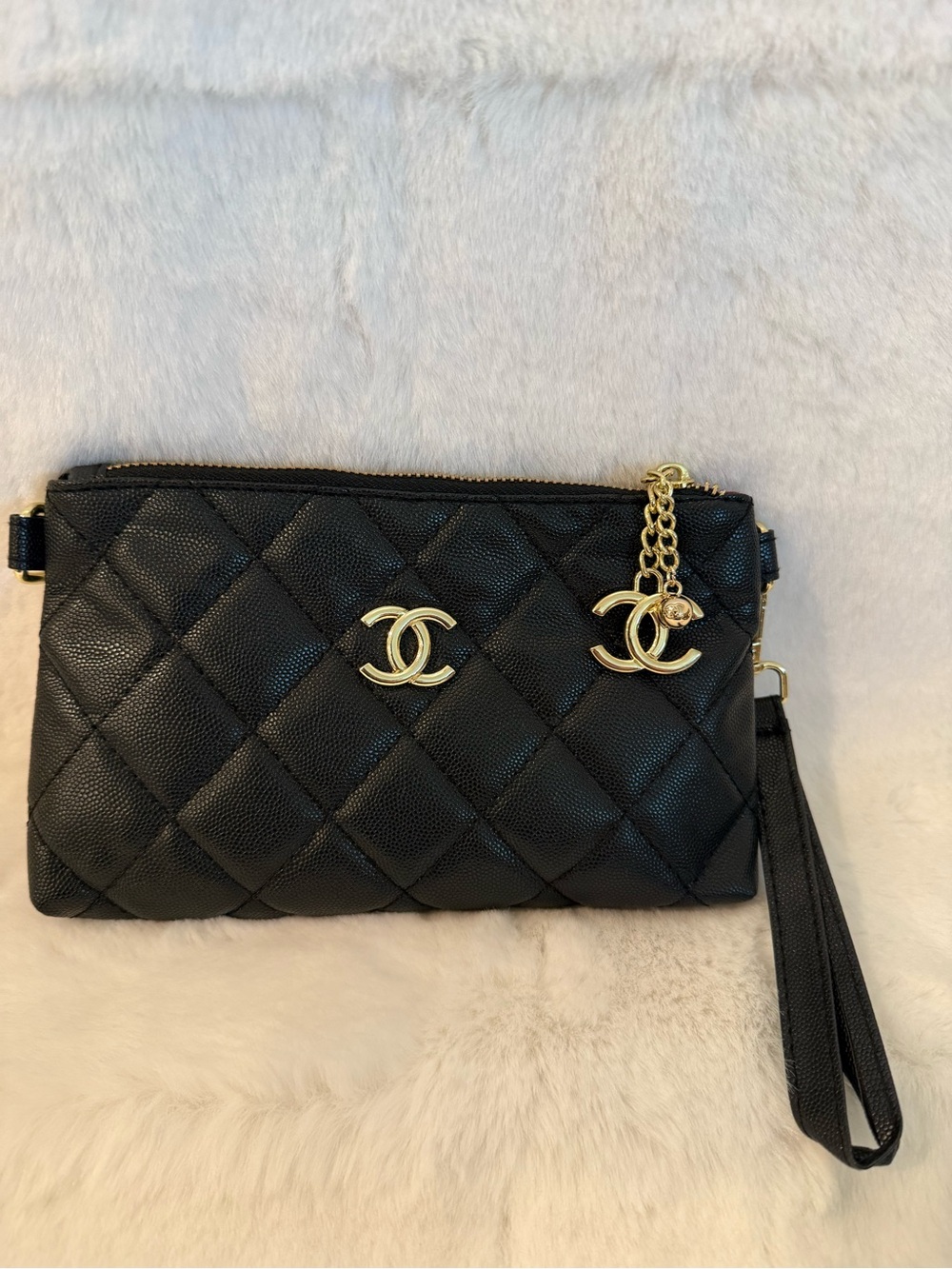 NWB Source Unknown Black Quilted Wristlet with Gold Charm & Chain